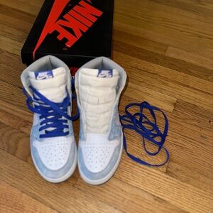 Men Jordan 1 OG High, size 8.5 , Color: Hyper Royal/White
Gently worn.